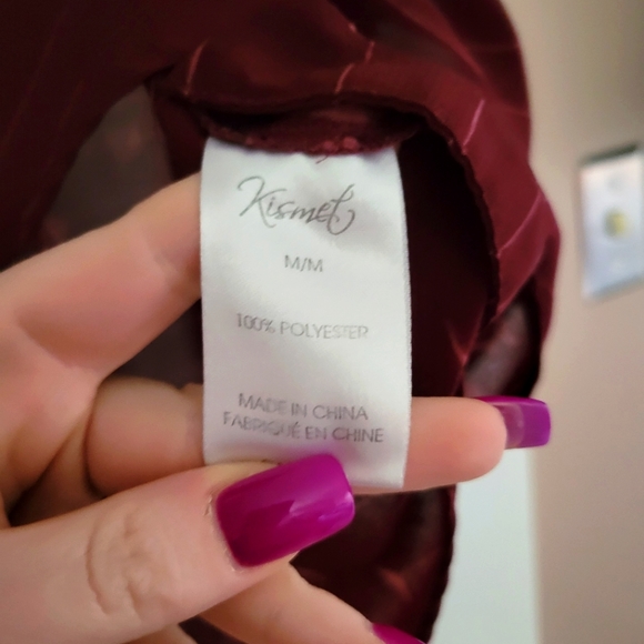 KISMET Burgundy tunic top, semi sheer w birds on a wire print size M - Picture 3 of 3